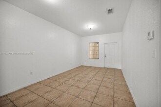 6900 NW 179th St in Hialeah, FL - Building Photo - Building Photo