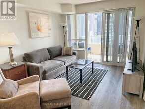 250 Wellington St W in Toronto, ON - Building Photo - Building Photo