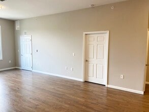 195 Ave E in Bayonne, NJ - Building Photo - Building Photo