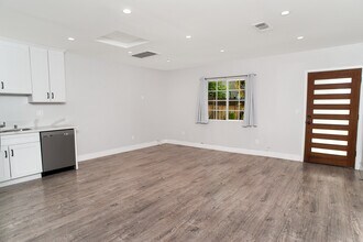 5904 Tobias Ave in Van Nuys, CA - Building Photo - Building Photo