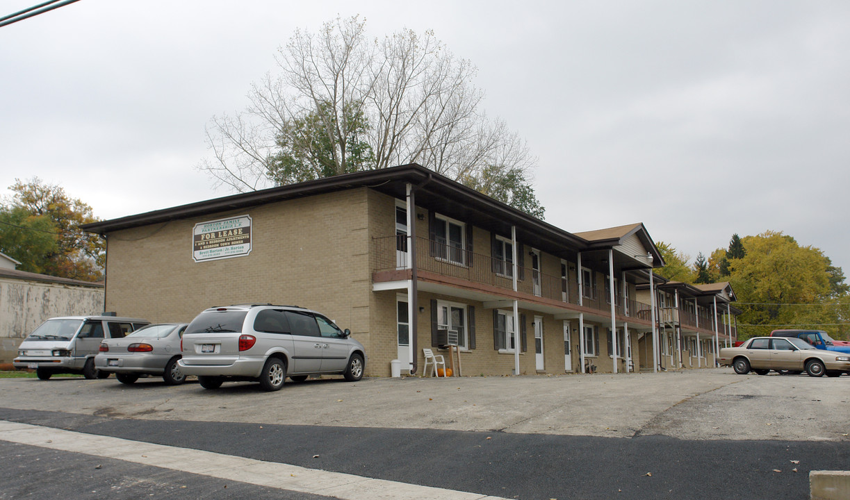 202-210 E Van Emmon St in Yorkville, IL - Building Photo