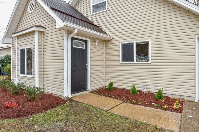1423 Goldfinch Ln in Virginia Beach, VA - Building Photo - Building Photo