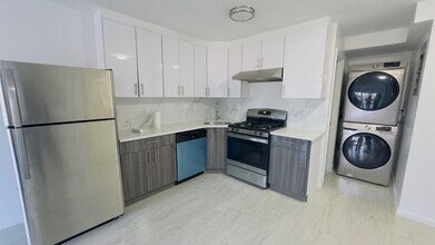 31-22 60th St in Queens, NY - Building Photo - Building Photo