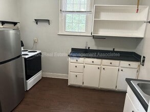 738 W Poplar St in Griffin, GA - Building Photo - Building Photo