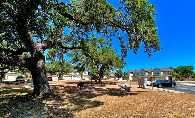 2410 Great Oaks Dr in Round Rock, TX - Building Photo - Building Photo