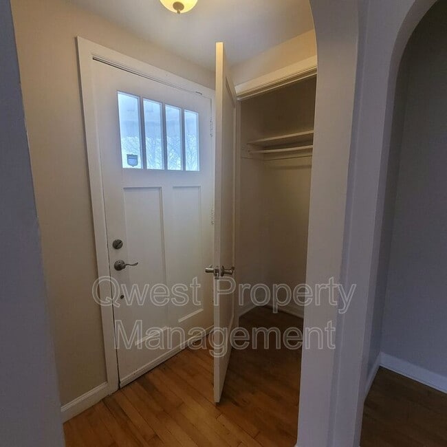 864 Emerald Ave NE in Grand Rapids, MI - Building Photo - Building Photo