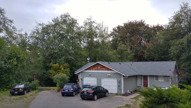 3942 Redemption Ave SE in Port Orchard, WA - Foto de edificio - Building Photo