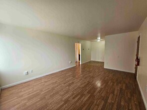 1879 W 13 Mile Rd in Madison Heights, MI - Building Photo - Building Photo