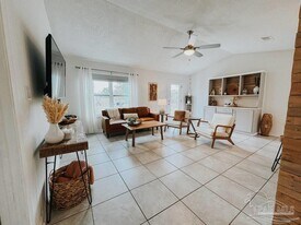 8625 El Paseo St in Navarre, FL - Building Photo