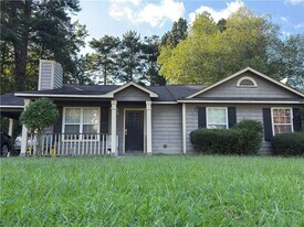 6560 Emerald Pointe Cir in Atlanta, GA - Building Photo