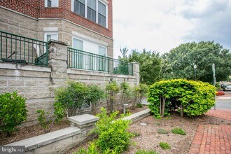 525 Belmont Bay Dr in Woodbridge, VA - Building Photo - Building Photo