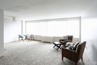 Executive Towers Apartments in Toledo, OH - Building Photo - Building Photo