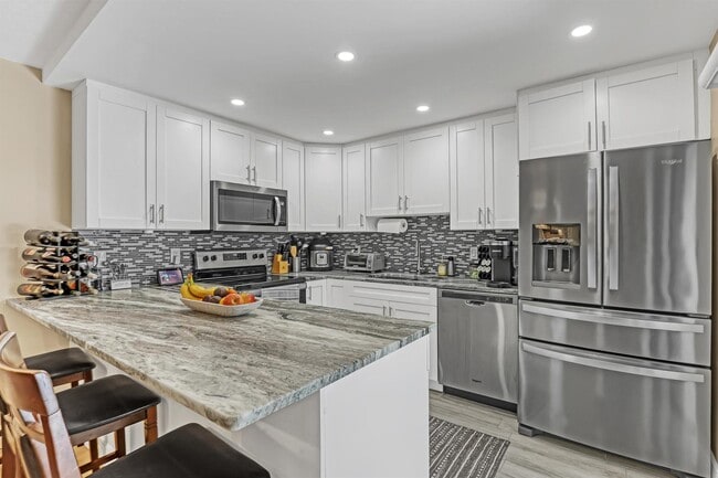 923 Springdale Cir in Palm Springs, FL - Building Photo - Building Photo