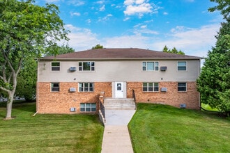 JJGF 2 - 851-861 Evergreen Dr in Hartford, WI - Building Photo - Building Photo