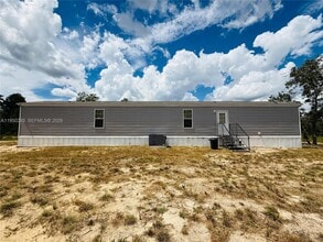 334 Oak Crest Dr in Interlachen, FL - Building Photo - Building Photo