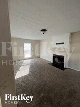 4923 Autumn Cir in Stone Mountain, GA - Foto de edificio - Building Photo