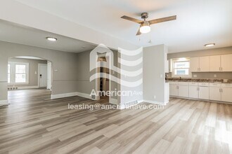 922 Edgewood Dr in Royal Oak, MI - Building Photo - Building Photo