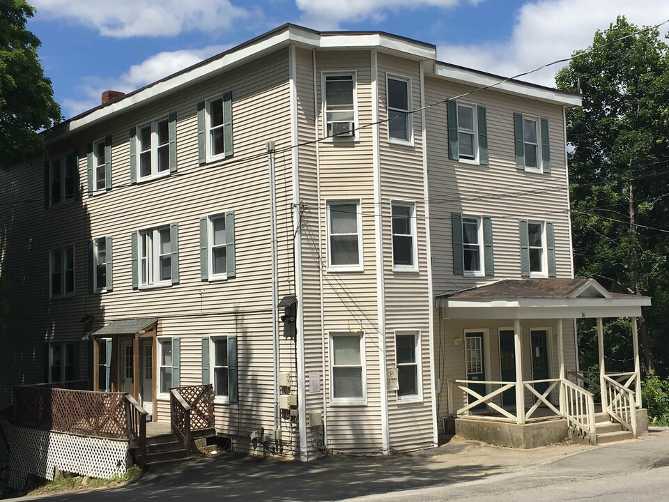 16 Maple St in Derry, NH - Building Photo