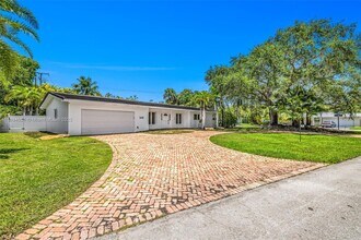 14741 SW 83rd Ct in Palmetto Bay, FL - Building Photo - Building Photo