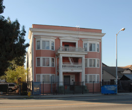 214 E Adams Blvd in Los Angeles, CA - Building Photo - Building Photo