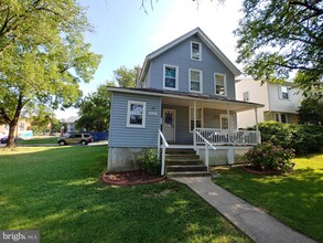 4217 Jefferson St-Unit -1 in Hyattsville, MD - Foto de edificio - Building Photo