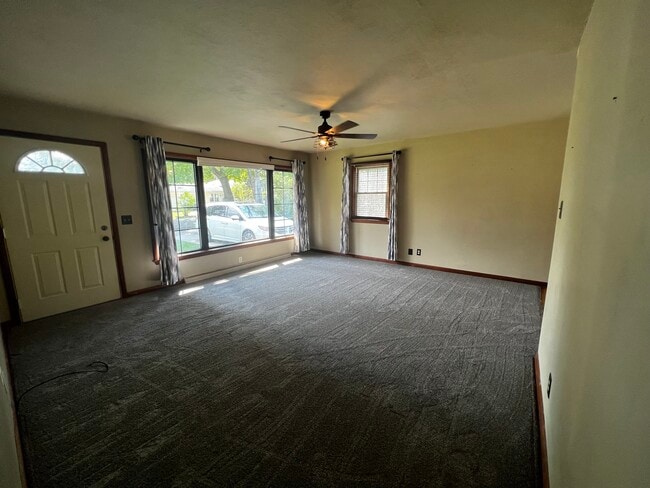 1160 W Stover St in Freeport, IL - Foto de edificio - Building Photo