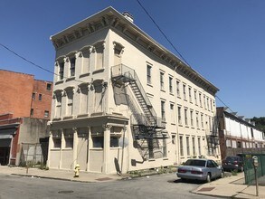 118-120 Findlay Street in Cincinnati, OH - Foto de edificio - Building Photo