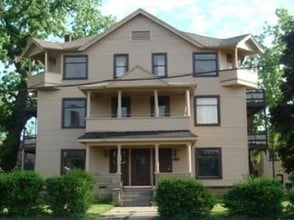 912 W North St in Kalamazoo, MI - Foto de edificio - Building Photo
