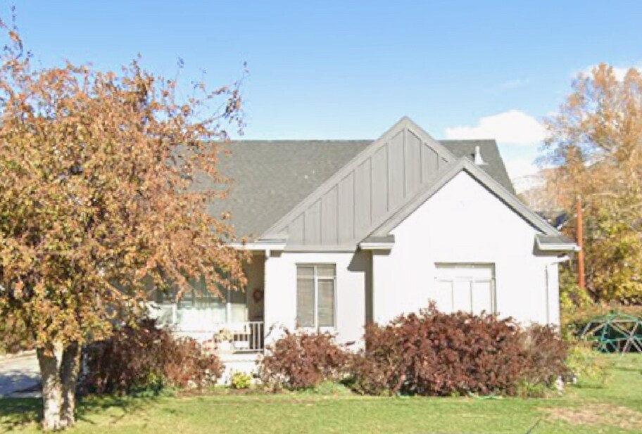 67 E 400 N in Centerville, UT - Building Photo