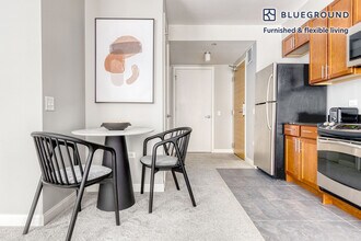 210 N Wells St in Chicago, IL - Building Photo - Building Photo