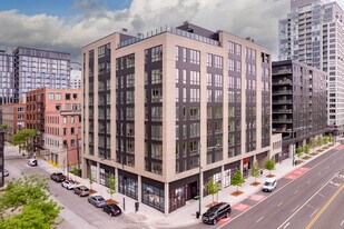 Hugo in Chicago, IL - Building Photo