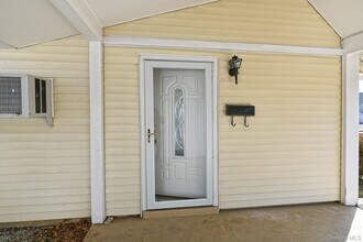 33 Robin Ln in Levittown, NY - Building Photo - Building Photo