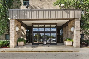 6340 Americana Dr in Willowbrook, IL - Building Photo