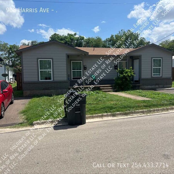 908 Harris Ave-Unit -. in Killeen, TX - Building Photo