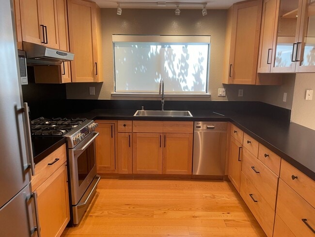 property at 4724 Shade Tree Ln