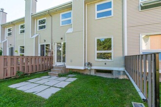 Aspen Village Townhomes in Ottawa, ON - Building Photo - Building Photo