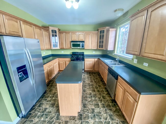 2249 Hudson Cir in Aurora, IL - Building Photo - Building Photo