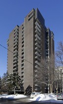 Ann Manor in Ottawa, ON - Building Photo