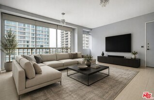10747 Wilshire Blvd in Los Angeles, CA - Building Photo