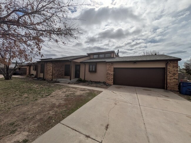 property at 3132 N Longfellow Ct