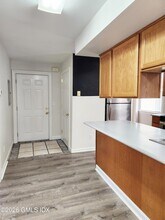 77 Valley Rd in Greenwich, CT - Foto de edificio - Building Photo