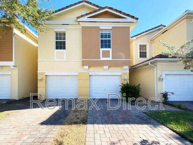 831 Pipers Cay Dr
