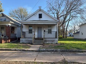 1022 West Adrian G. Hinton Avenue in Peoria, IL - Building Photo