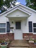 629 N Olive St in Nevada, MO - Building Photo