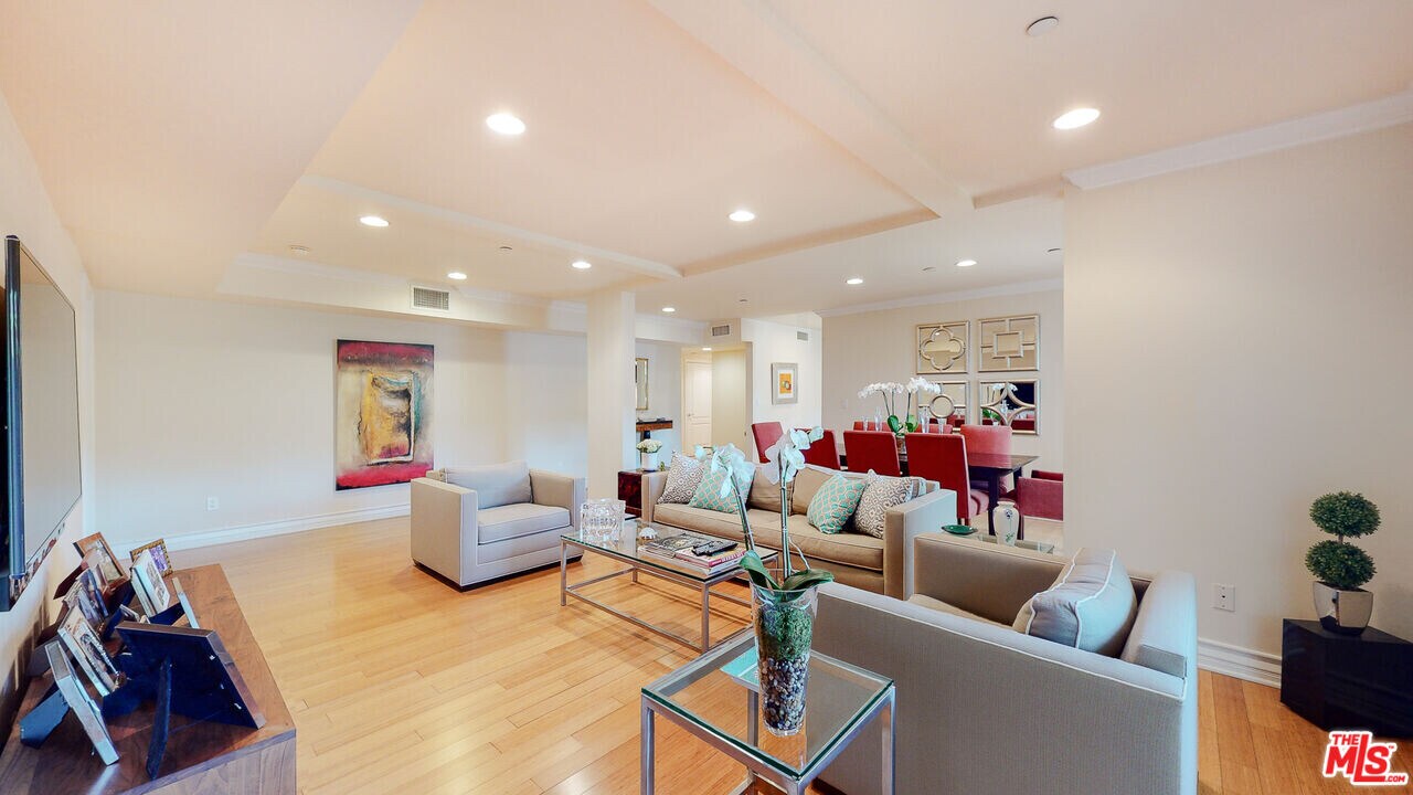 118 S Clark Dr-Unit -105 in Los Angeles, CA - Building Photo