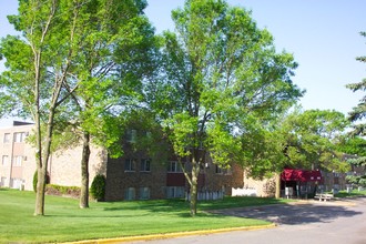 Oak Park Heights Apartments in Stillwater, MN - Foto de edificio - Building Photo