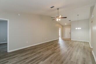 4726 Limerick Dr in Tampa, FL - Building Photo - Building Photo