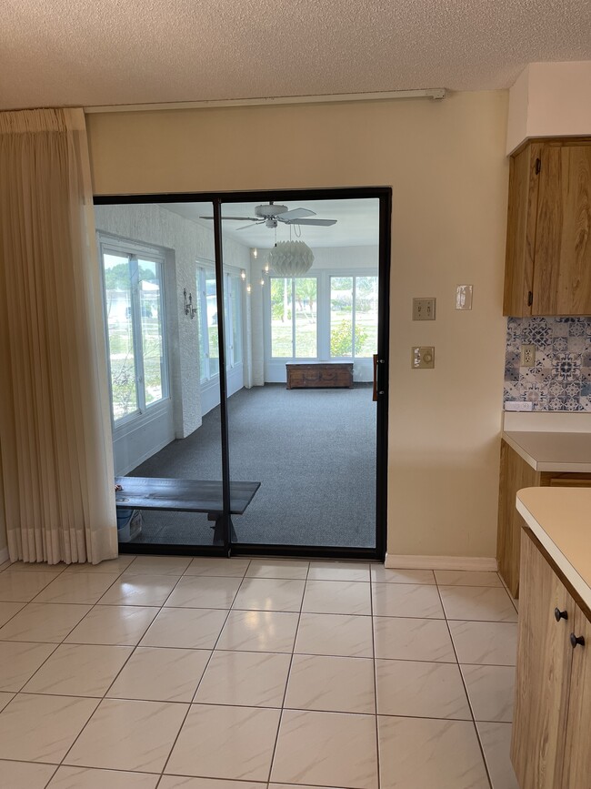 420 S Brockfield Dr in Sun City Center, FL - Foto de edificio - Building Photo