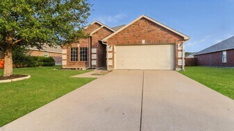 1432 Lauren Dr in Burleson, TX - Building Photo