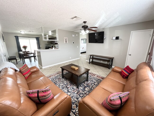 429 Longtree Ave in Henderson, NV - Building Photo - Building Photo